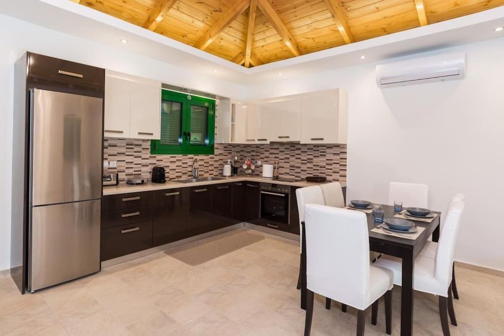 Loxas House, Individual And Fully Equipped House *